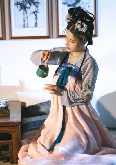 饭桌上故意张开腿让公在线观