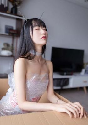 伦理年轻的母亲